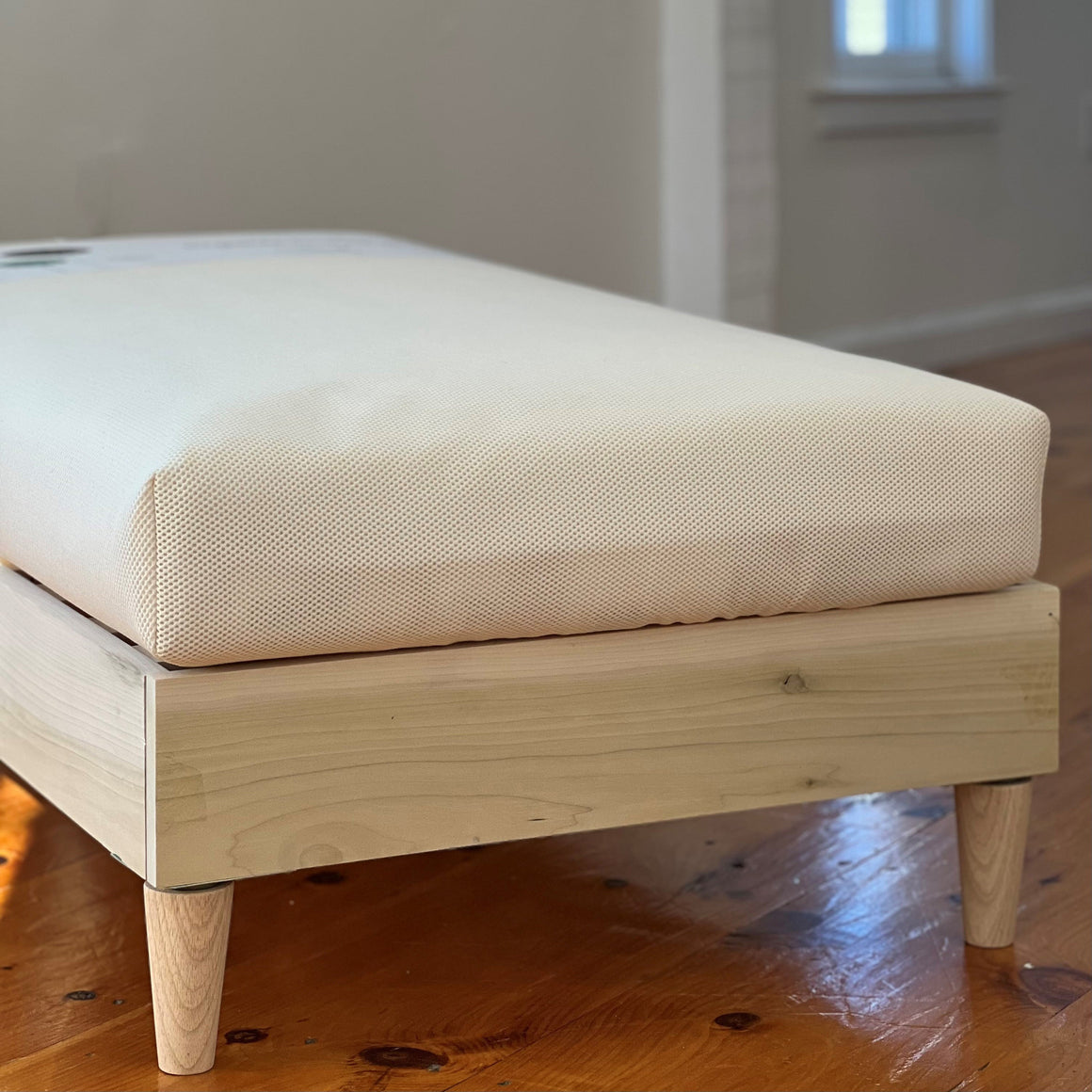 OVERSTOCK: Crib-Size TOM Kinder Low-Profile Platform Bed